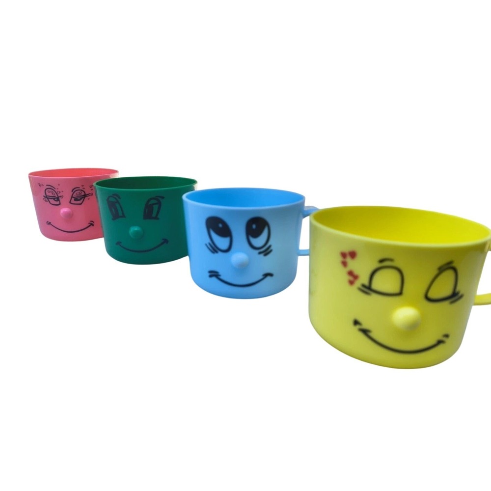 Vtg 70'sDolce‎ Vita style Plastic Anthropomorphic 3D Smiley Face Mugs Set Of 4
